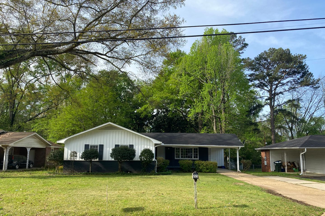 - 223 32nd Place East- 3 bed 2 bath *NEWLY RENOVATED*