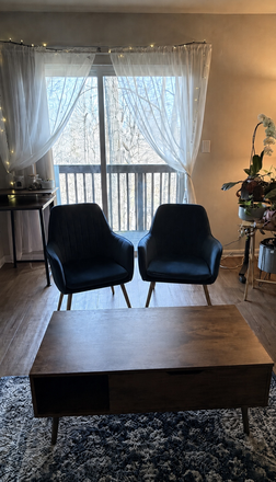 Living room - University Crossing Apartments