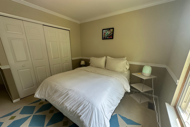 Bedroom - Furnished Ensuite Room in Quiet Townhome — All-Inclusive, Available September 1