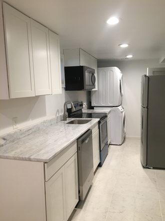 Kitchen and Laundry - 5 minutes drive to campus - just renovated beautiful studio