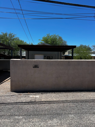 Front of Unit with covered patio - STUDIO W/COVERED PARKING/PATIO/LAUNDRY/UTILITIES - 8th/Campbell - 2 Blocks from Campus