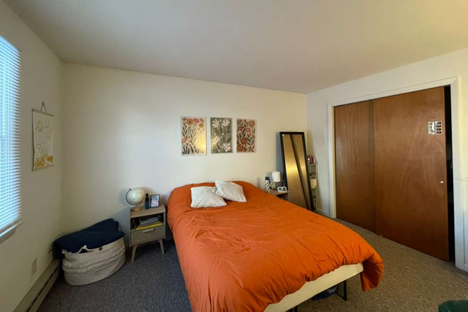 Bedroom - Bedroom Sublet in Downtown 2BR/1BA Apartment | March–July (Flexible Dates)