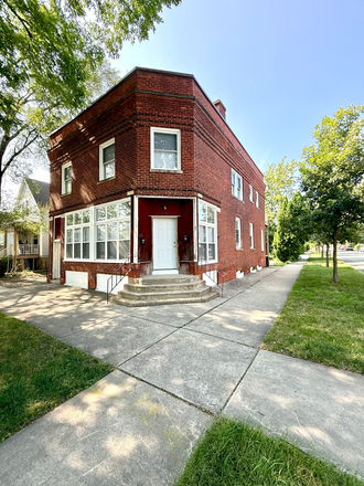 Entrance - Newly Updated 3BR/1.5BA with 12-Foot Ceilings, In-Unit Laundry & High-Speed Internet Included
