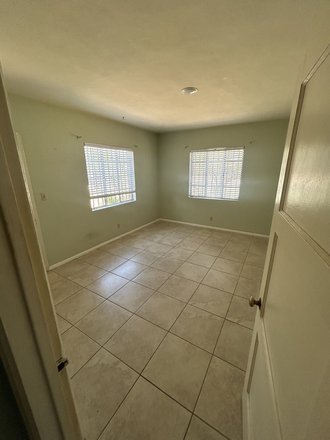 Bedroom - Looking for Housemate — Peaceful Home Near U of A (Jefferson Park) $700/mo + Utilites