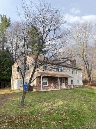 Outside View from Driveway - Summer Sublet 8min Drive from UConn Campus