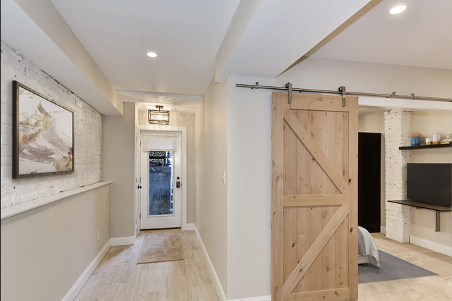 Entrance - Sunny 2BR/1BA Apt - W/D, Parking, Walk to Campus!