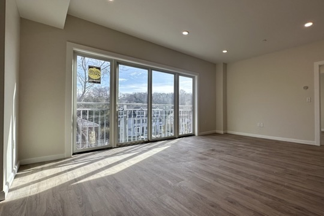 living room - Modern Brighton 1 bed with AC, in unit laundry, and parking - no fee! Apartments
