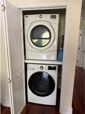 In-unit washer and dryer - SUBLET FOR JUL-AUG. 3 min walk to Berklee campus