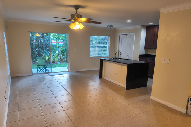 Dining area. - Townhome Close to Campus - 20 Minute walk. Female Roommate Preferred.
