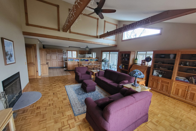 Living room. - Recent VLS Grad looking for roommate to share house.