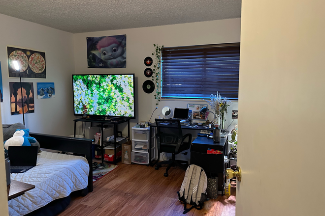 Bedroom - Wimbledon Condominium