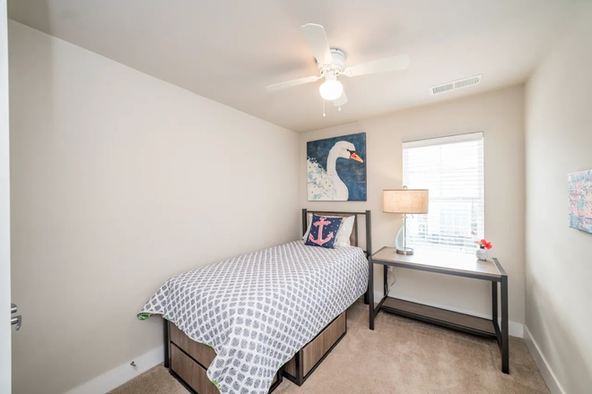 Bedroom - The Oasis (3 minutes from LUCOM) Apartments