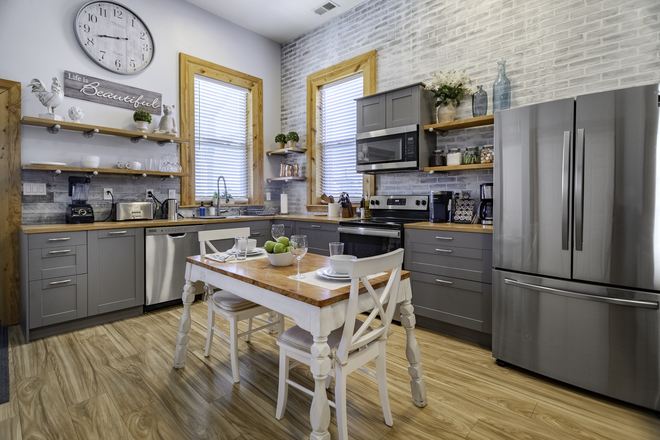 Kitchen - Beautifully furnished 1bed/1bath apartment 5 mins drive from Purdue