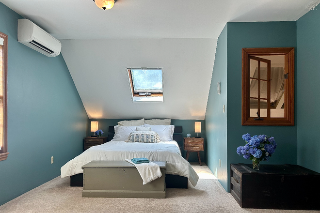 Bedroom - Beautiful Room, Gorgeous House, TWO FULL BATHS. FREE LAUNDRY, INCL ALL UTILITIES, 20 min to U.MASS
