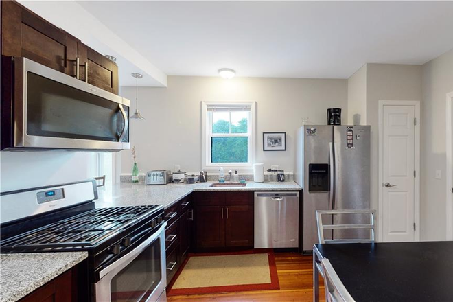 Kitchen - Spacious, Furnished 2nd Floor 4 bed 2 bath Triplex