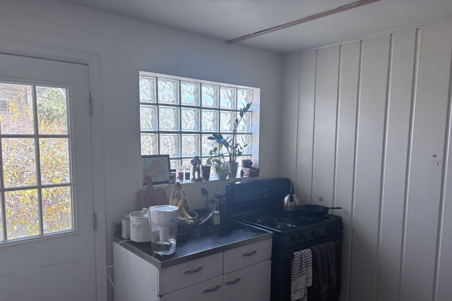 Kitchen - House close to campus