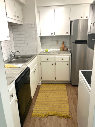 Kitchen - Great Vanderbilt Location