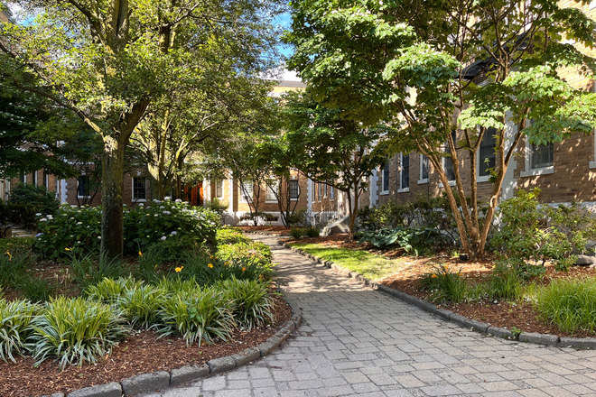 Courtyard - Harvard / Central Sq 1 Bed in a Managed Courtyard Building w/Parking Condo