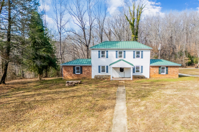 Outside Front - 228 Newcomb Rd Five Bedroom House