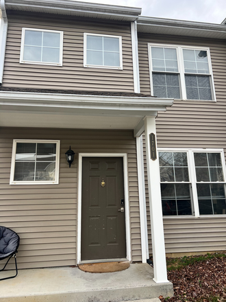 Front of the House - !!Urgent!! Lease take over: Fall 26-Spring 27. Rent: 905/month, looking for a girl!