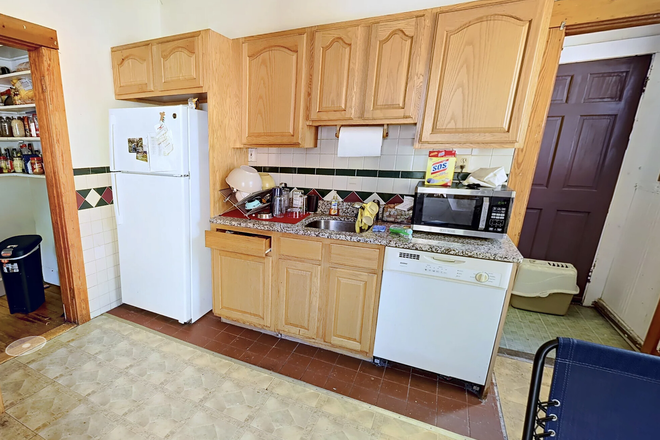 Kitchen - 3 bd 1.5 bath in allston