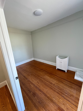 Room for rent - IN SEARCH OF FEMALE HOUSEMATE - 1BR available in 2BR apartment