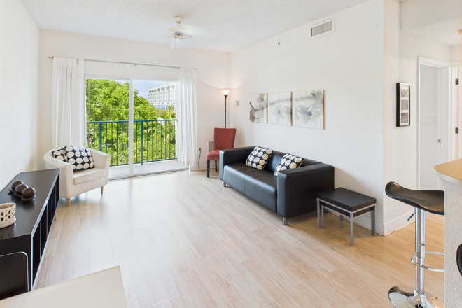 - Furnished 1/1 unit in South Miami - great amenities assigned parking - close to UM