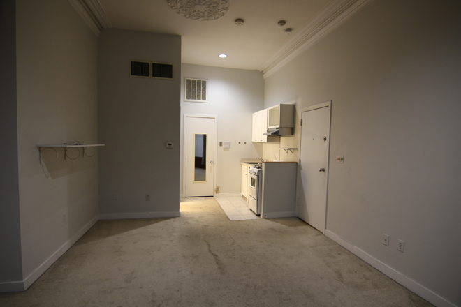 a - FRONT FACING STUDIO WITH CENTRAL A/C Apartments