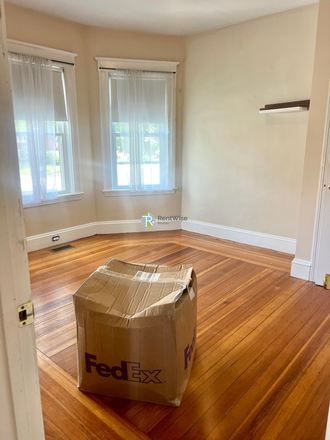 1 - JUNE 2027 | Fantastic Somerville 4 Bed, 1 Bath Duplex | Water Included | No Broker Fees! Duplex