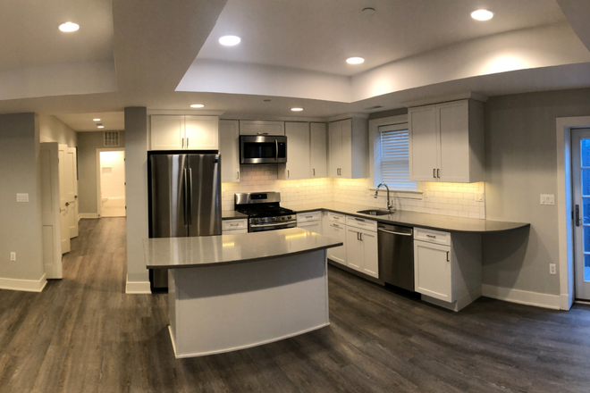 Kitchen - Luxury 2-Bedroom Residence in AU Park • Private Entrance • Utilities Included