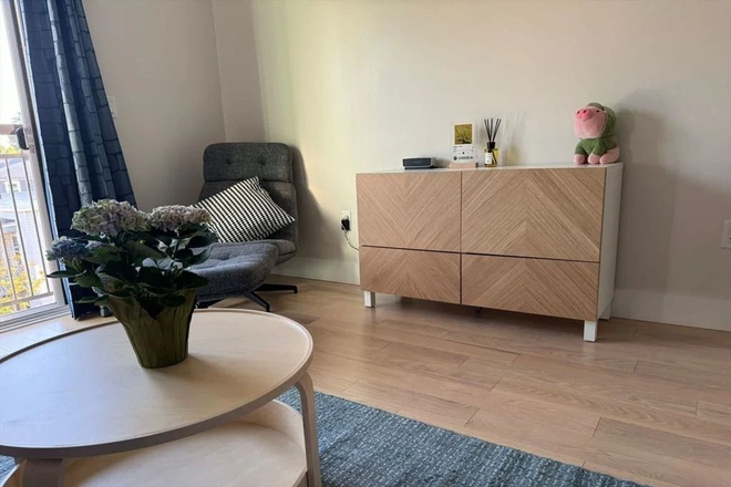 3 - Classic apartment in Huron Village available asap