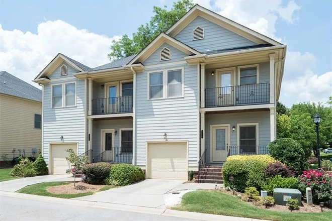 Outside View - Townhome right off beltline