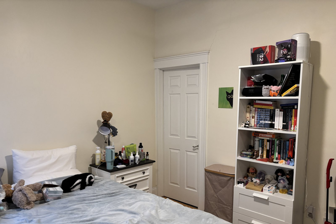 Studio - Studio on Westland Ave. Close to Campus! Available 9/1/2026 Apartments