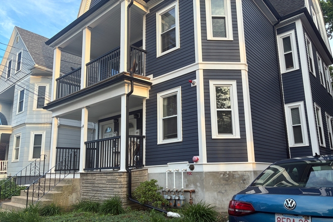 Exterior - Front of House - Clean and Comfortable 4 Bed/2 Bath Apartment in Walking Distance to Red Line T Stations