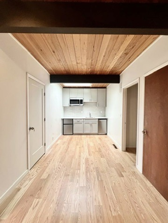 kitchen/hall way area - private Room for rent