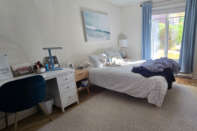 bedroom - 1 Block to UVM Green RENOVATED. SPRING 2026 SUBLET walk to UVM