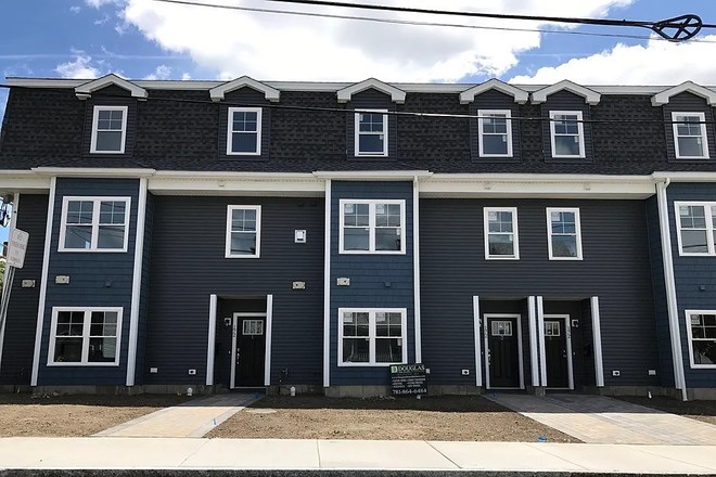 Street View - ? Waltham Sublet | Private 1B1B in a 4B3.5B modern townhouse | Flexible Move-in