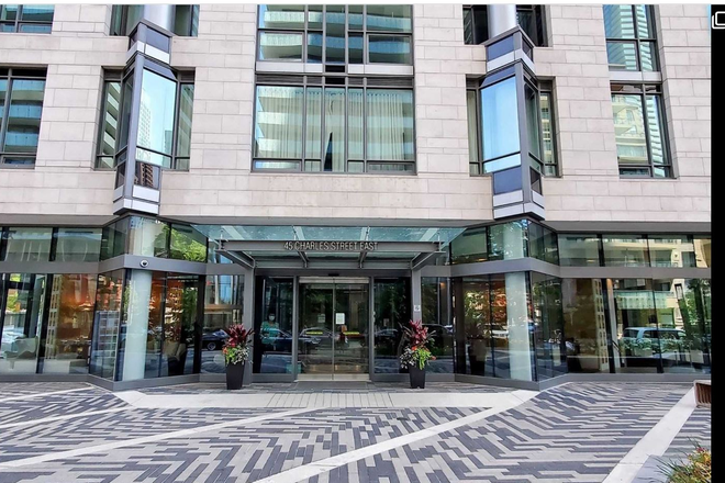 Main entrance of the condo - Fully Furnished 1 Bedroom + Large Den Condo Near University of Toronto