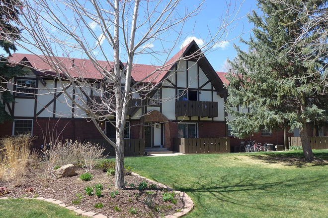1 - Fabulous Top Floor, Pet-Friendly 1 Bedroom Apartment! Available August 5th!