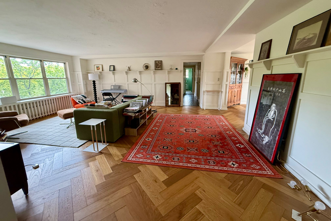 Entrance - Large Condo in Shaker Towers, close to campus