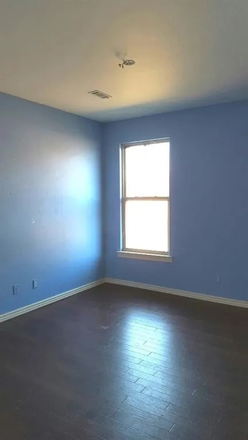 bedroom - Roomentes Needed ASAP