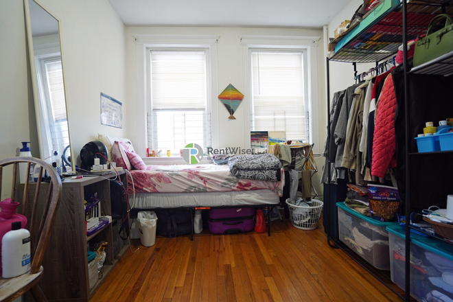 1 - SEPT 2026-Allston 2 bed Split. H/HW inc. No Fee!