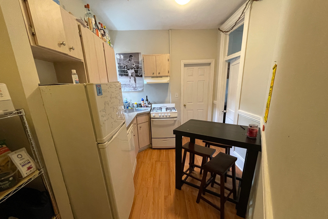 Kitchen - 1/2 Bedroom Split w/ heat & hot water included!