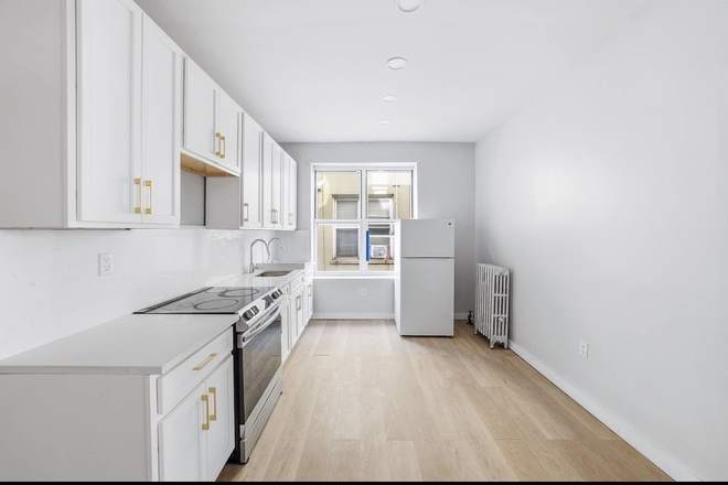 kitchen - 1644 64 St Townhome
