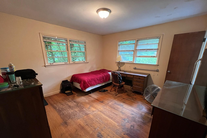 Bedroom - Emory/Room with private bath