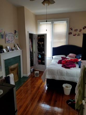 First Floor Bedroom #1 - Spacious 5BA / 2BA exceptional home minutes to Main Campus, Med School, Nursing and Pharmacy Schools