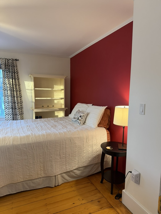 Private bedroom - Queen bed - Furnished Private Room