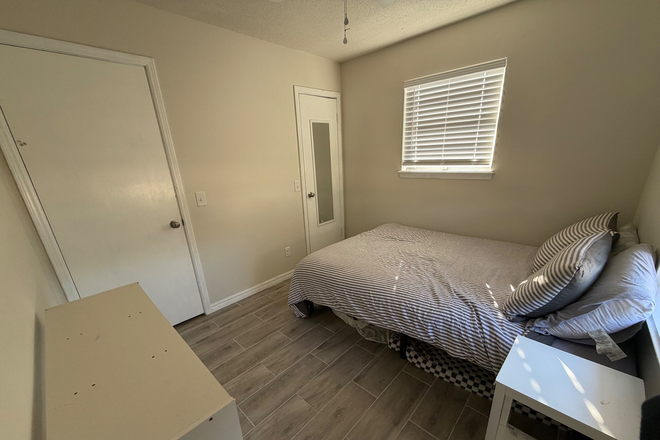 Bedroom - House close to campus