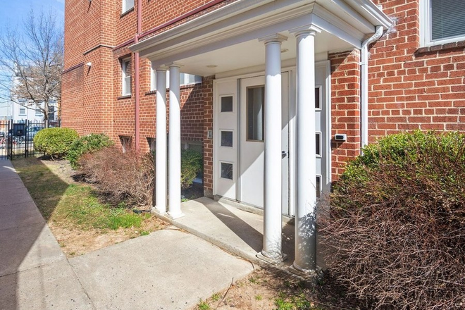 exterior - Bright and thoughtfully updated, 2BR : in-unit wash + Parking