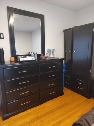 Bedroom - 1 Bedroom With Shared Kitchen and Washroom